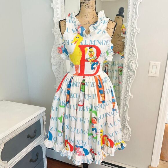 New York Couture *One of a Kind* VINTAGE Sesame Street Print Ruffle Dress - Picture 3 of 6
